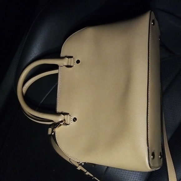 12/17/25 GIVAWAY! ANY PURCHASE WILL QUALIFY YOU TO ENTER Michael kors crossbody - Picture 3 of 13